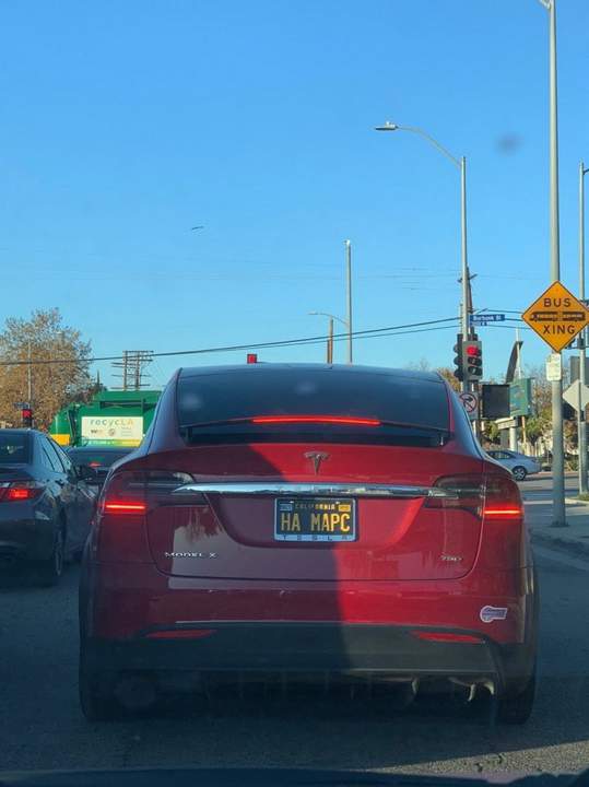 Автомобиль Илона Маска?