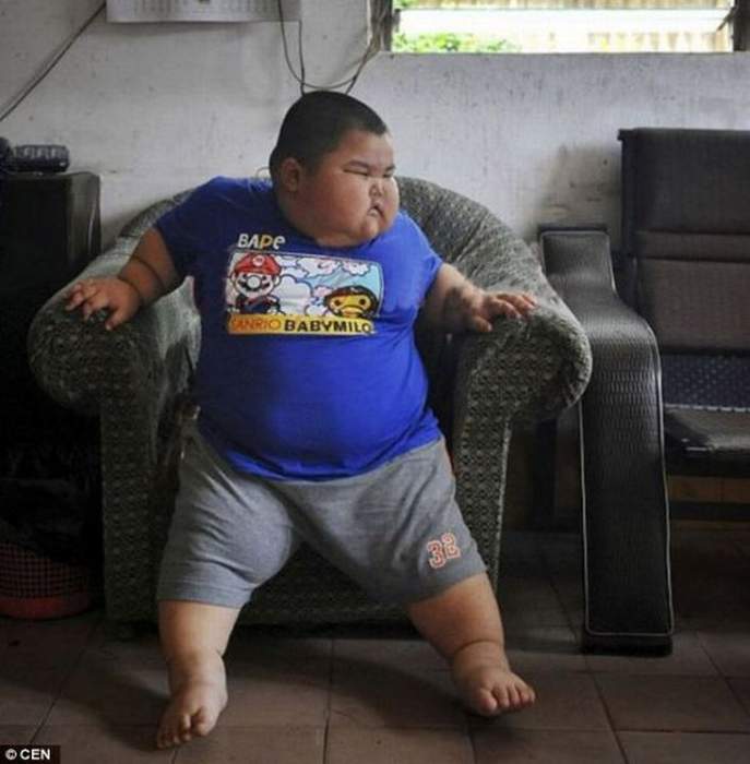 Огромный толстый мальчику. Лу Хао китайский мальчик. Жирный маленький мальчик.